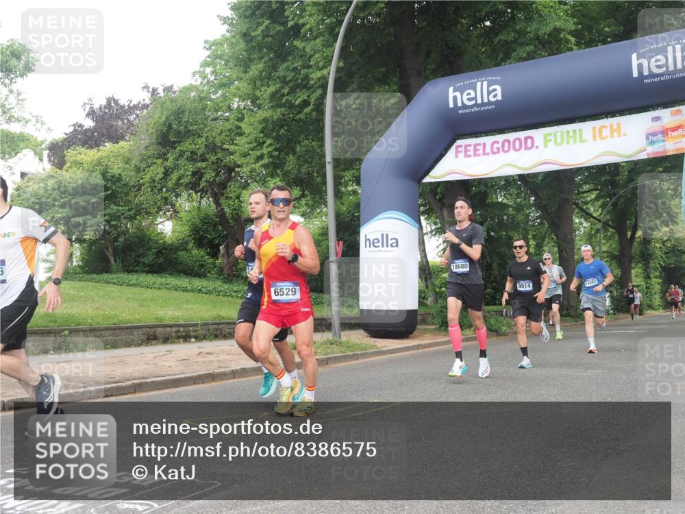 29.06.2025 - hella hamburg halbmarathon KatJ http://msf.ph/oto/8386575 29.06.2025 10:26:03 Zwischen KM18-KM19 2404, 6095, 6529 meine-sportfotos.de