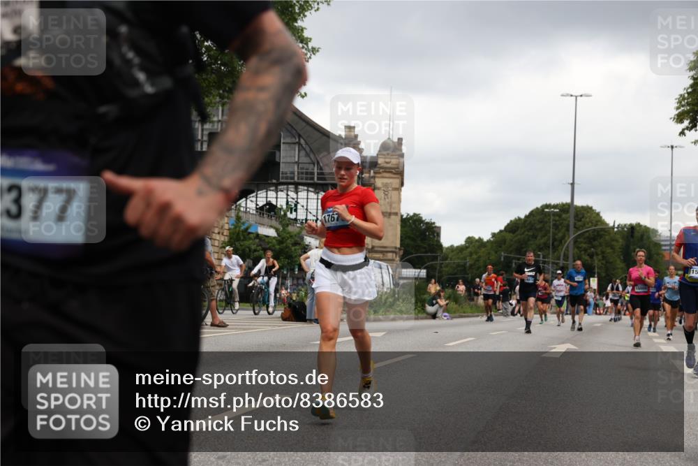 29.06.2025 - hella hamburg halbmarathon Yannick Fuchs http://msf.ph/oto/8386583 29.06.2025 10:55:24 20KM 1823, 2086, 2391, 2426, 2591, 3400, 4068, 5379, 5613, 5870, 6391, 6674, 7033, 7250, 7757, 8177, 8483, 8531, 8590, 9071, 9453, 9611, 9752, 9932, 10031, 10295, 10882, 11465, 11515, 12377, 12787, 12789, 12908, 13064, 13086, 13491, 13558, 14628, 15008, 16128, 16145, 16614, 17181, 17670 meine-sportfotos.de