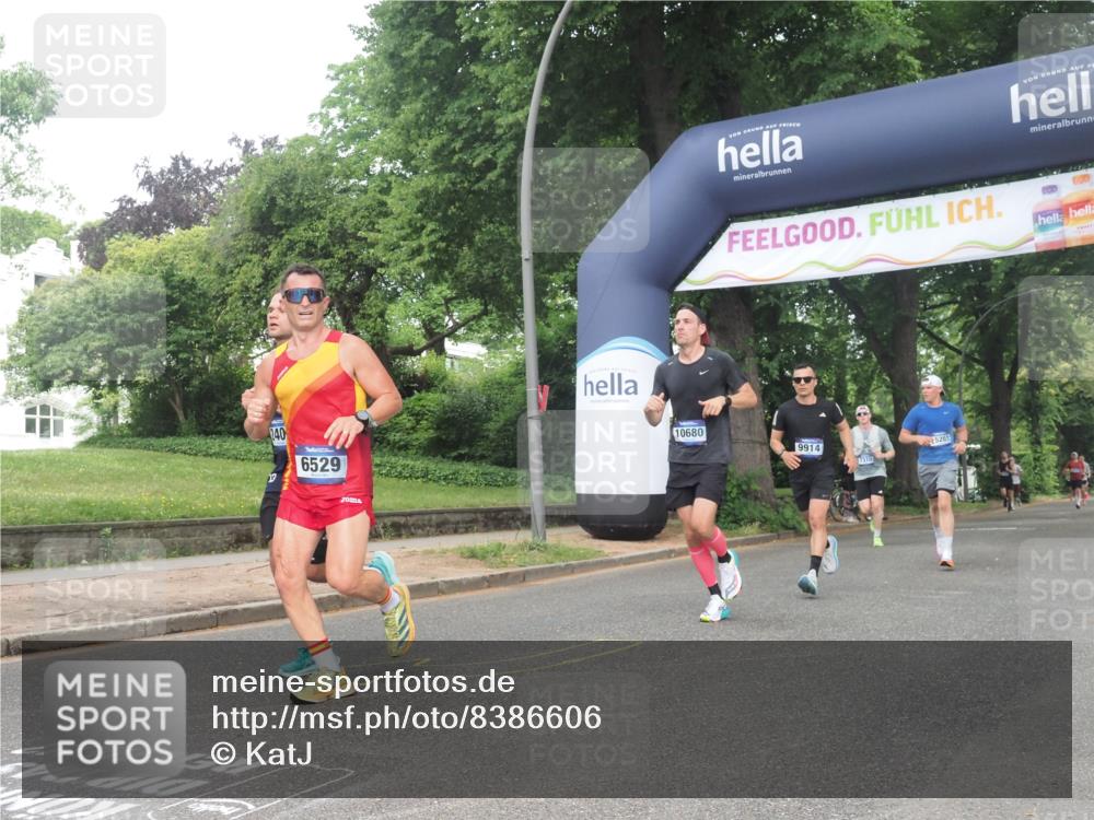 29.06.2025 - hella hamburg halbmarathon KatJ http://msf.ph/oto/8386606 29.06.2025 10:26:03 Zwischen KM18-KM19 2404, 6095, 6529 meine-sportfotos.de