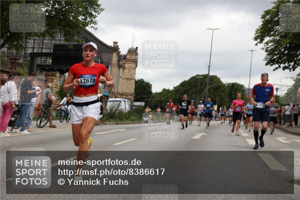 29.06.2025 - hella hamburg halbmarathon Yannick Fuchs http://msf.ph/oto/8386617 29.06.2025 10:55:25 20KM 1823, 2086, 2391, 2426, 2591, 3400, 4068, 5379, 5613, 5870, 6391, 6674, 7033, 7250, 7757, 8177, 8483, 8531, 8590, 9071, 9453, 9752, 9932, 10031, 10295, 10882, 11465, 11515, 12377, 12787, 13064, 13086, 13491, 13558, 14628, 15008, 15733, 16128, 16145, 16614, 17181, 17670 meine-sportfotos.de