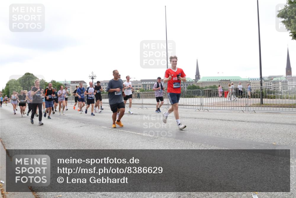 29.06.2025 - hella hamburg halbmarathon Lena Gebhardt http://msf.ph/oto/8386629 29.06.2025 10:49:46 Lombardsbrücke 6694, 1927, 3943, 16953, 1040, 1041, 1487, 1511, 1525, 1625, 1805, 1888, 2067, 2212, 2466, 2527, 2668, 2862, 2997, 3183, 3383, 3943, 4589, 4769, 4809, 4870, 5076, 5106, 5552, 5694, 5749, 5751, 6191, 6694, 6989, 7301, 7305, 7339, 7366, 7650, 7679, 8065, 9015, 9162, 9261, 10333, 10403, 10683, 10704, 11030, 11558, 11631, 11760, 12124, 12388, 13309, 13744, 13764, 14505, 14545, 14692, 15626 meine-sportfotos.de
