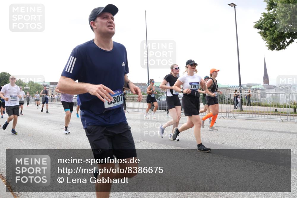 29.06.2025 - hella hamburg halbmarathon Lena Gebhardt http://msf.ph/oto/8386675 29.06.2025 10:40:32 Lombardsbrücke 6363, 307, 130, 11970, 1018, 1037, 1075, 1291, 1323, 1691, 2019, 2042, 2109, 2173, 2206, 2254, 2299, 2515, 2572, 2762, 2763, 2866, 3121, 3237, 3293, 3295, 3306, 3432, 3515, 3607, 3694, 3808, 3810, 4044, 4173, 4271, 4411, 4471, 4612, 4756, 4906, 4972, 5059, 5113, 5263, 5351, 5352, 5702, 5975, 6076, 6097, 6163, 6229, 6278, 6280, 6289, 6363, 6463, 6548, 6673, 6750, 6866, 6876, 6890, 6920, 7108, 7174, 7293, 7675, 7850, 7956, 8053, 8054, 8307, 8378, 8391 meine-sportfotos.de