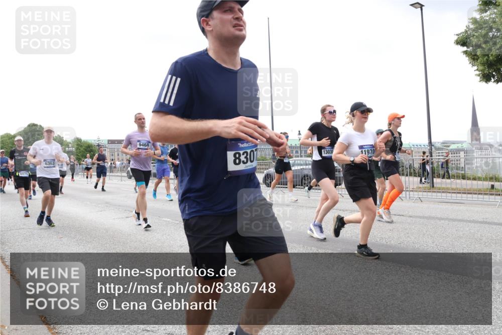 29.06.2025 - hella hamburg halbmarathon Lena Gebhardt http://msf.ph/oto/8386748 29.06.2025 10:40:32 Lombardsbrücke 6076, 6363, 9468, 830, 13030, 11970, 1018, 1037, 1075, 1291, 1323, 1691, 2019, 2042, 2109, 2173, 2206, 2254, 2299, 2515, 2572, 2762, 2763, 2866, 3121, 3237, 3293, 3295, 3306, 3432, 3515, 3607, 3694, 3808, 3810, 4044, 4173, 4271, 4411, 4471, 4612, 4756, 4906, 4972, 5059, 5113, 5263, 5351, 5352, 5702, 5975, 6076, 6097, 6163, 6229, 6278, 6280, 6289, 6363, 6463, 6548, 6673, 6750, 6866, 6876, 6890, 6920, 7108, 7174, 7293, 7675, 7850, 7956, 8053, 8054, 8307, 8378, 8391 meine-sportfotos.de