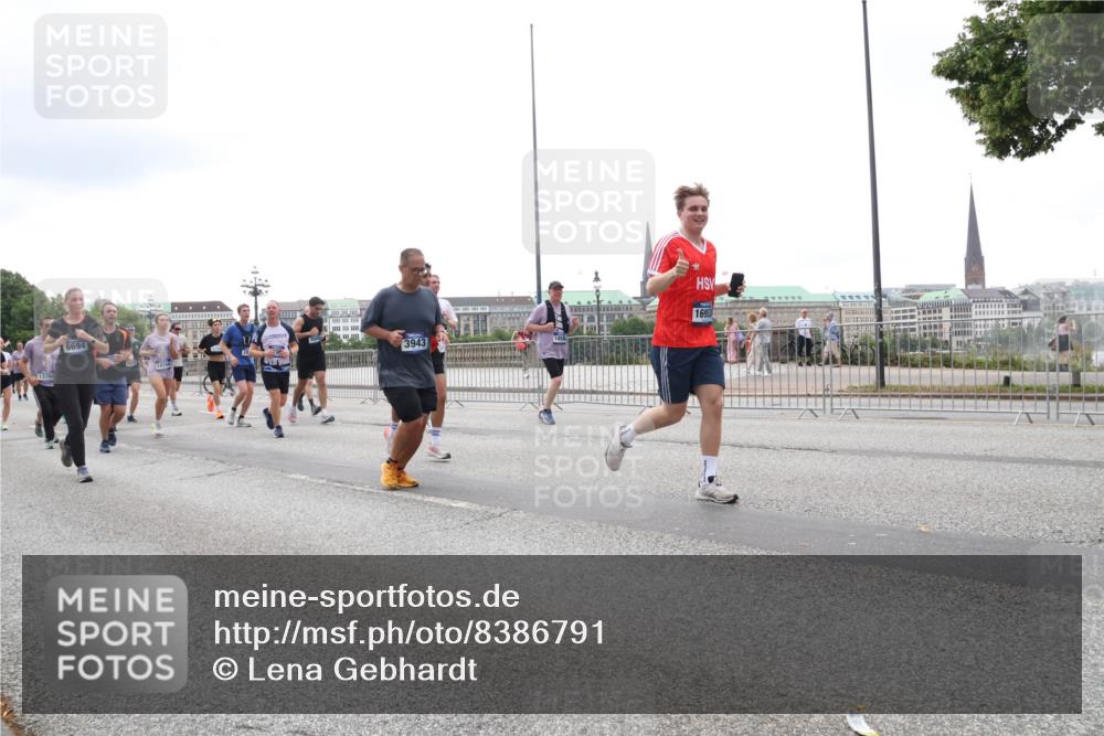 29.06.2025 - hella hamburg halbmarathon Lena Gebhardt http://msf.ph/oto/8386791 29.06.2025 10:49:46 Lombardsbrücke 13764, 6694, 10, 3943, 16953, 1040, 1041, 1487, 1511, 1525, 1625, 1805, 1888, 2067, 2212, 2466, 2527, 2668, 2862, 2997, 3183, 3383, 3943, 4589, 4769, 4809, 4870, 5076, 5106, 5552, 5694, 5749, 5751, 6191, 6694, 6989, 7301, 7305, 7339, 7366, 7650, 7679, 8065, 9015, 9162, 9261, 10333, 10403, 10683, 10704, 11030, 11558, 11631, 11760, 12124, 12388, 13309, 13744, 13764, 14505, 14545, 14692, 15626 meine-sportfotos.de