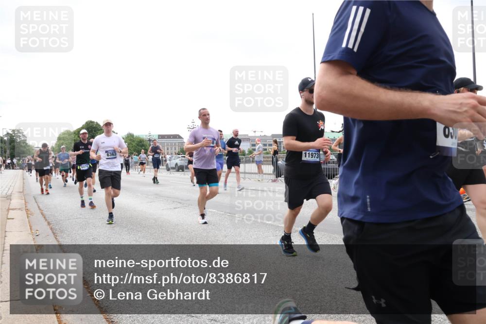 29.06.2025 - hella hamburg halbmarathon Lena Gebhardt http://msf.ph/oto/8386817 29.06.2025 10:40:32 Lombardsbrücke 6076, 6363, 11973, 1018, 1037, 1075, 1291, 1323, 1691, 2019, 2042, 2109, 2173, 2206, 2254, 2299, 2515, 2572, 2762, 2763, 2866, 3121, 3237, 3293, 3295, 3306, 3432, 3515, 3607, 3694, 3808, 3810, 4044, 4173, 4271, 4411, 4471, 4612, 4756, 4906, 4972, 5059, 5113, 5263, 5351, 5352, 5702, 5975, 6076, 6097, 6163, 6229, 6278, 6280, 6289, 6363, 6463, 6548, 6673, 6750, 6866, 6876, 6890, 6920, 7108, 7174, 7293, 7675, 7850, 7956, 8053, 8054, 8307, 8378, 8391 meine-sportfotos.de