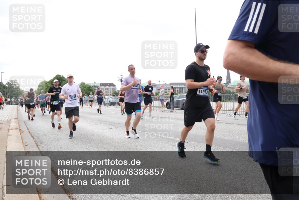 29.06.2025 - hella hamburg halbmarathon Lena Gebhardt http://msf.ph/oto/8386857 29.06.2025 10:40:32 Lombardsbrücke 6076, 6363, 468, 11973, 1018, 1037, 1075, 1291, 1323, 1691, 2019, 2042, 2109, 2173, 2206, 2254, 2299, 2515, 2572, 2762, 2763, 2866, 3121, 3237, 3293, 3295, 3306, 3432, 3515, 3607, 3694, 3808, 3810, 4044, 4173, 4271, 4411, 4471, 4612, 4756, 4906, 4972, 5059, 5113, 5263, 5351, 5352, 5702, 5975, 6076, 6097, 6163, 6229, 6278, 6280, 6289, 6363, 6463, 6548, 6673, 6750, 6866, 6876, 6890, 6920, 7108, 7174, 7293, 7675, 7850, 7956, 8053, 8054, 8307, 8378, 8391 meine-sportfotos.de