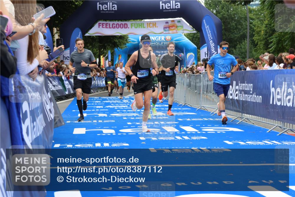 29.06.2025 - hella hamburg halbmarathon Strokosch-Dieckow http://msf.ph/oto/8387112 29.06.2025 10:45:43 Ziel 4345, 4854, 5047, 6071, 6290, 6711, 7385, 11291, 11495, 13975, 14374, 14764, 16617, 16624, 17332, 17674, 17835, 18862 meine-sportfotos.de