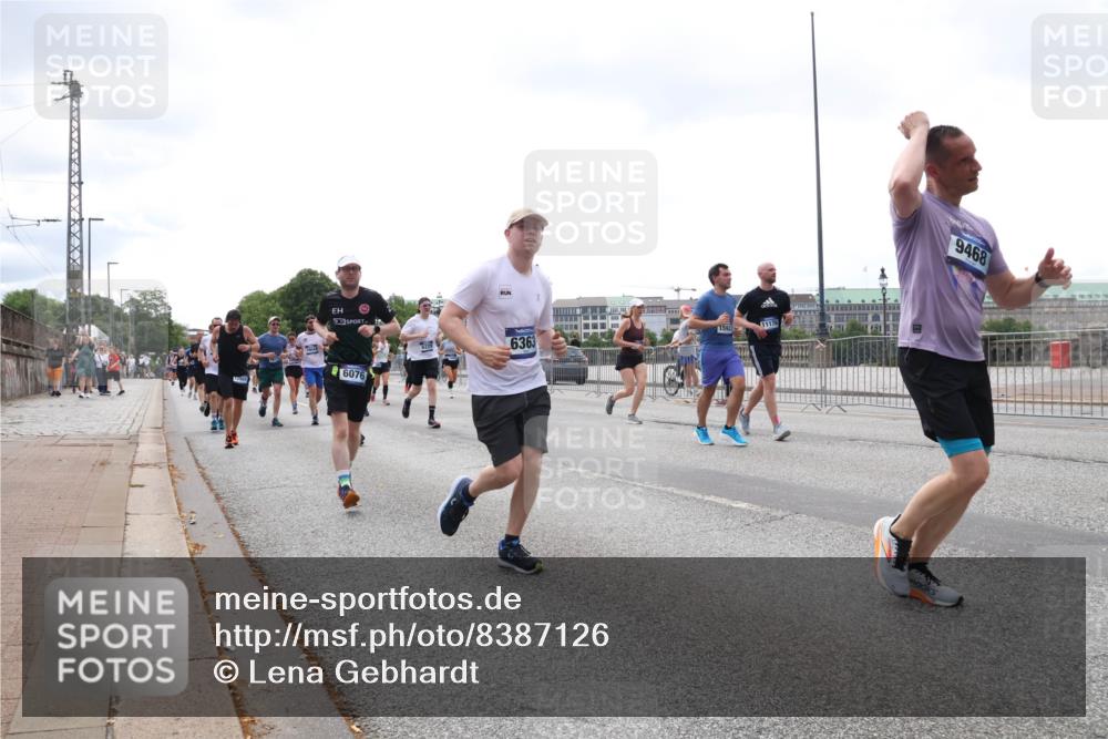 29.06.2025 - hella hamburg halbmarathon Lena Gebhardt http://msf.ph/oto/8387126 29.06.2025 10:40:33 Lombardsbrücke 15921, 6363, 6076, 2501, 11176, 9468, 1018, 1037, 1075, 1291, 1323, 1691, 2019, 2042, 2109, 2173, 2206, 2254, 2299, 2515, 2572, 2762, 2763, 2866, 3121, 3237, 3293, 3295, 3306, 3432, 3515, 3607, 3694, 3808, 3810, 4044, 4173, 4271, 4411, 4471, 4612, 4756, 4906, 4972, 5059, 5113, 5263, 5351, 5352, 5702, 5975, 6076, 6097, 6163, 6229, 6278, 6280, 6289, 6363, 6463, 6548, 6673, 6866, 6876, 6890, 6920, 7108, 7174, 7293, 7675, 7850, 7956, 8053, 8054, 8307, 8378, 8391 meine-sportfotos.de