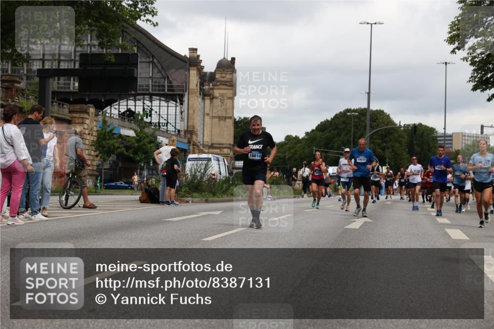 29.06.2025 - hella hamburg halbmarathon Yannick Fuchs http://msf.ph/oto/8387131 29.06.2025 10:55:28 20KM 2086, 2391, 2591, 3400, 4068, 5379, 5613, 5839, 5870, 6391, 6674, 7033, 7049, 7757, 8177, 8531, 8590, 9071, 9453, 9752, 9932, 10031, 10882, 11465, 11515, 12125, 12377, 12787, 13064, 13086, 13491, 13558, 14605, 14628, 15008, 15520, 15733, 16128, 16145, 16614, 17181, 17670 meine-sportfotos.de