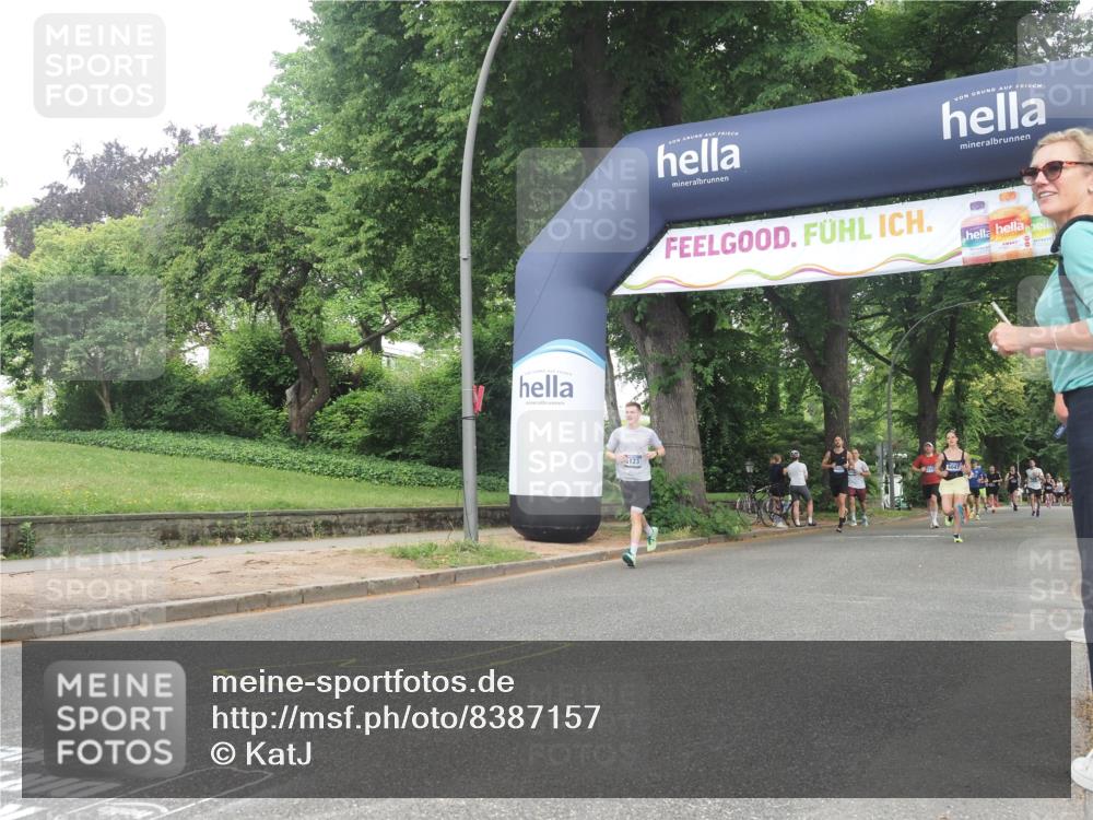 29.06.2025 - hella hamburg halbmarathon KatJ http://msf.ph/oto/8387157 29.06.2025 10:26:07 Zwischen KM18-KM19 2404, 6529, 7310 meine-sportfotos.de