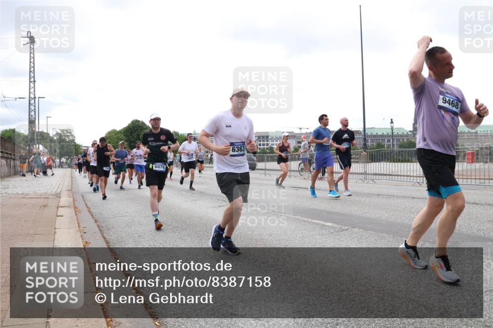 29.06.2025 - hella hamburg halbmarathon Lena Gebhardt http://msf.ph/oto/8387158 29.06.2025 10:40:33 Lombardsbrücke 6076, 12501, 6363, 11176, 9468, 1018, 1037, 1075, 1291, 1323, 1691, 2019, 2042, 2109, 2173, 2206, 2254, 2299, 2515, 2572, 2762, 2763, 2866, 3121, 3237, 3293, 3295, 3306, 3432, 3515, 3607, 3694, 3808, 3810, 4044, 4173, 4271, 4411, 4471, 4612, 4756, 4906, 4972, 5059, 5113, 5263, 5351, 5352, 5702, 5975, 6076, 6097, 6163, 6229, 6278, 6280, 6289, 6363, 6463, 6548, 6673, 6866, 6876, 6890, 6920, 7108, 7174, 7293, 7675, 7850, 7956, 8053, 8054, 8307, 8378, 8391 meine-sportfotos.de