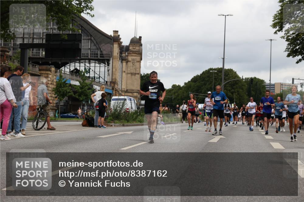 29.06.2025 - hella hamburg halbmarathon Yannick Fuchs http://msf.ph/oto/8387162 29.06.2025 10:55:28 20KM 2086, 2391, 2591, 3400, 4068, 5379, 5613, 5839, 5870, 6391, 6674, 7033, 7049, 7757, 8177, 8531, 8590, 9071, 9453, 9752, 9932, 10031, 10882, 11465, 11515, 12125, 12377, 12787, 13064, 13086, 13491, 13558, 14605, 14628, 15008, 15520, 15733, 16128, 16145, 16614, 17181, 17670 meine-sportfotos.de