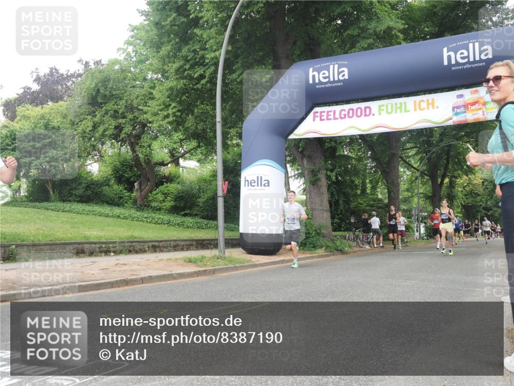 29.06.2025 - hella hamburg halbmarathon KatJ http://msf.ph/oto/8387190 29.06.2025 10:26:08 Zwischen KM18-KM19 2404, 6047, 6529, 7310 meine-sportfotos.de