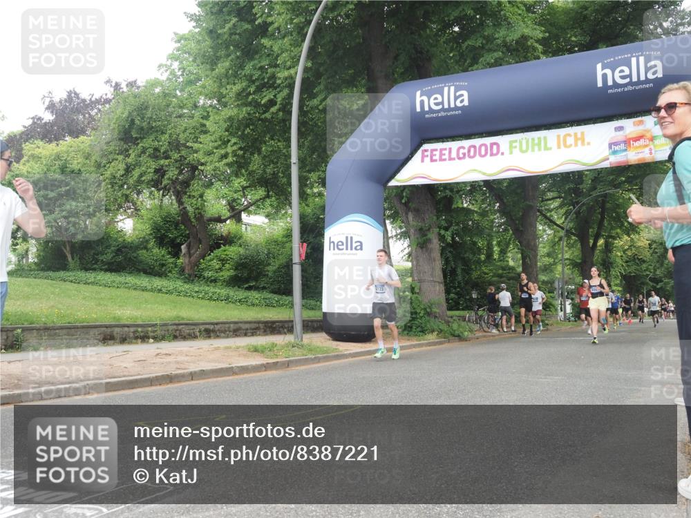 29.06.2025 - hella hamburg halbmarathon KatJ http://msf.ph/oto/8387221 29.06.2025 10:26:08 Zwischen KM18-KM19 2404, 6047, 6529, 7310 meine-sportfotos.de