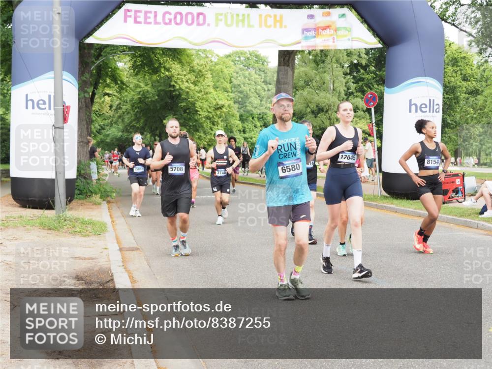 29.06.2025 - hella hamburg halbmarathon MichiJ http://msf.ph/oto/8387255 29.06.2025 10:47:53 Zwischen KM18-KM19 3740, 5708, 6580, 7006, 8154, 8421, 8422, 8483, 9752, 9932, 10797, 11465, 11515, 11702, 13516, 14605, 16614, 17045 meine-sportfotos.de