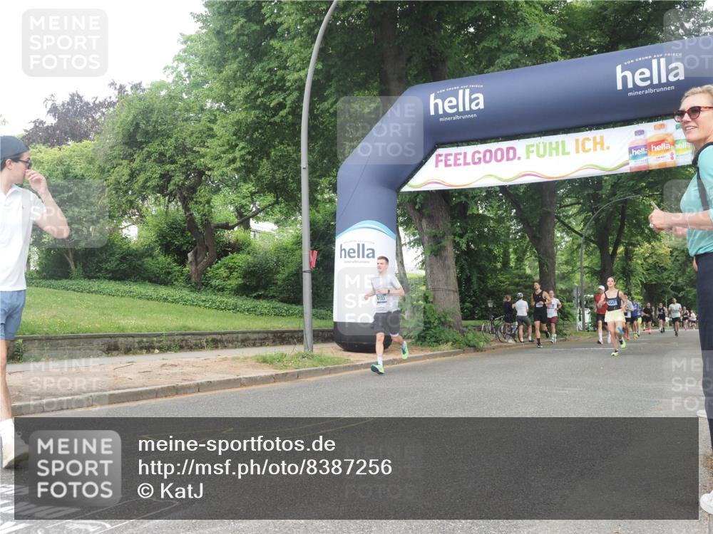29.06.2025 - hella hamburg halbmarathon KatJ http://msf.ph/oto/8387256 29.06.2025 10:26:08 Zwischen KM18-KM19 2404, 6047, 6529, 7310 meine-sportfotos.de