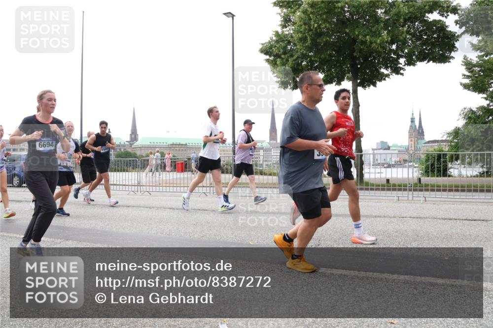 29.06.2025 - hella hamburg halbmarathon Lena Gebhardt http://msf.ph/oto/8387272 29.06.2025 10:49:48 Lombardsbrücke 6694, 1040, 1041, 1487, 1511, 1625, 1805, 1888, 2067, 2212, 2466, 2527, 2668, 2862, 2997, 3183, 3383, 3943, 4589, 4769, 4870, 5076, 5106, 5552, 5694, 5749, 5751, 6191, 6694, 7301, 7305, 7339, 7366, 7650, 7679, 8065, 9015, 9162, 9261, 9940, 10333, 10403, 10683, 10704, 11030, 11558, 11631, 11760, 12124, 12388, 13309, 13381, 13744, 13764, 14505, 14545, 14692, 15626 meine-sportfotos.de