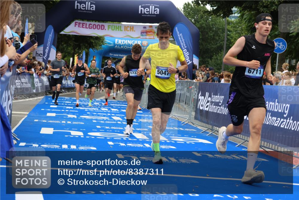 29.06.2025 - hella hamburg halbmarathon Strokosch-Dieckow http://msf.ph/oto/8387311 29.06.2025 10:45:41 Ziel 4345, 4854, 5047, 6071, 6290, 6711, 7385, 8668, 11291, 11495, 12154, 13975, 14374, 14764, 15666, 16617, 17332, 17674, 17835, 18862, 18878 meine-sportfotos.de