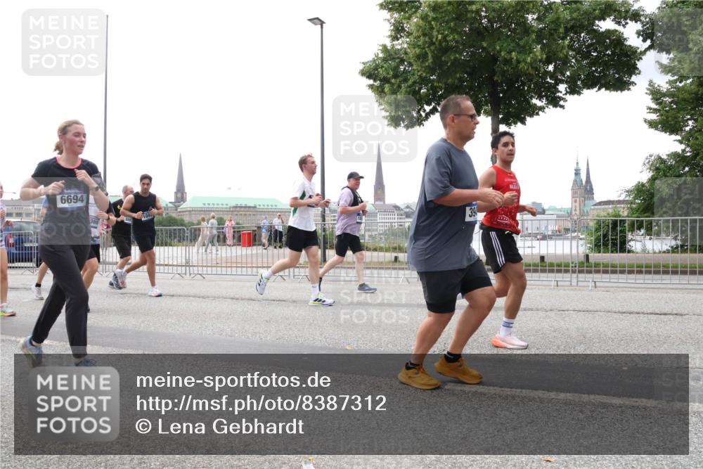29.06.2025 - hella hamburg halbmarathon Lena Gebhardt http://msf.ph/oto/8387312 29.06.2025 10:49:48 Lombardsbrücke 6694, 388, 1040, 1041, 1487, 1511, 1625, 1805, 1888, 2067, 2212, 2466, 2527, 2668, 2862, 2997, 3183, 3383, 3943, 4589, 4769, 4870, 5076, 5106, 5552, 5694, 5749, 5751, 6191, 6694, 7301, 7305, 7339, 7366, 7650, 7679, 8065, 9015, 9162, 9261, 9940, 10333, 10403, 10683, 10704, 11030, 11558, 11631, 11760, 12124, 12388, 13309, 13381, 13744, 13764, 14505, 14545, 14692, 15626 meine-sportfotos.de