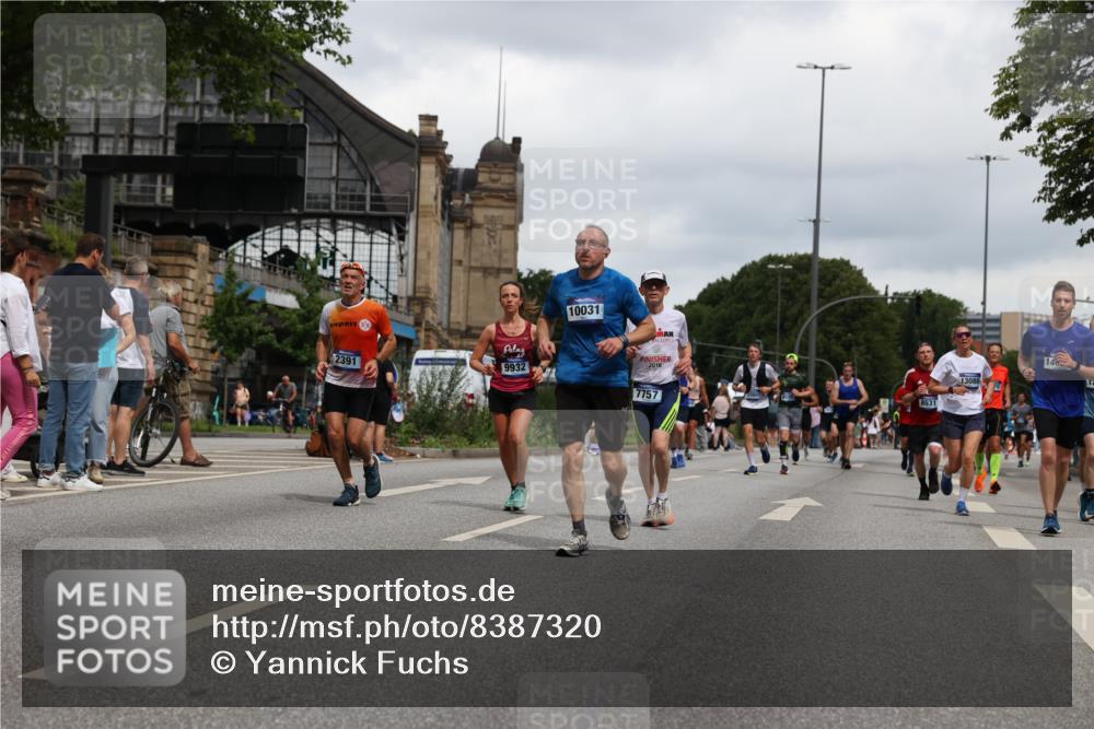29.06.2025 - hella hamburg halbmarathon Yannick Fuchs http://msf.ph/oto/8387320 29.06.2025 10:55:32 20KM 2086, 2391, 2591, 3400, 4068, 5613, 5839, 5870, 6391, 7033, 7049, 7757, 8364, 8531, 8590, 9071, 9453, 9752, 9932, 10031, 10177, 10746, 10882, 11465, 11515, 12125, 12377, 12787, 13064, 13086, 13491, 13558, 13699, 14605, 14628, 15008, 15520, 15733, 16128, 16145, 16614, 17670 meine-sportfotos.de