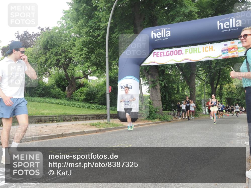 29.06.2025 - hella hamburg halbmarathon KatJ http://msf.ph/oto/8387325 29.06.2025 10:26:08 Zwischen KM18-KM19 2404, 6047, 6529, 7310 meine-sportfotos.de