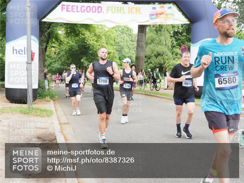 29.06.2025 - hella hamburg halbmarathon MichiJ http://msf.ph/oto/8387326 29.06.2025 10:47:54 Zwischen KM18-KM19 3740, 5602, 5603, 5708, 6580, 7006, 7757, 8154, 8421, 8422, 9752, 9932, 10797, 11465, 11515, 13516, 14605, 16614, 17045 meine-sportfotos.de