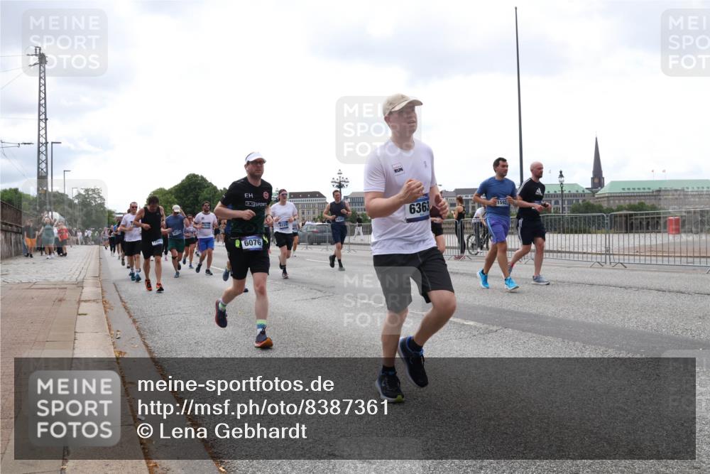29.06.2025 - hella hamburg halbmarathon Lena Gebhardt http://msf.ph/oto/8387361 29.06.2025 10:40:34 Lombardsbrücke 14771, 12501, 6076, 6229, 6363, 1592, 1018, 1037, 1075, 1291, 1323, 1691, 2019, 2042, 2109, 2173, 2206, 2254, 2299, 2515, 2572, 2762, 2763, 3121, 3237, 3293, 3295, 3306, 3432, 3515, 3607, 3694, 3808, 3810, 4044, 4173, 4271, 4411, 4612, 4756, 4906, 4972, 5059, 5113, 5263, 5351, 5352, 5702, 5753, 5975, 6076, 6163, 6229, 6278, 6280, 6289, 6363, 6463, 6548, 6673, 6866, 6876, 6890, 6920, 7108, 7174, 7293, 7675, 7850, 7956, 8053, 8054, 8307, 8378, 8391, 8429, 8430 meine-sportfotos.de