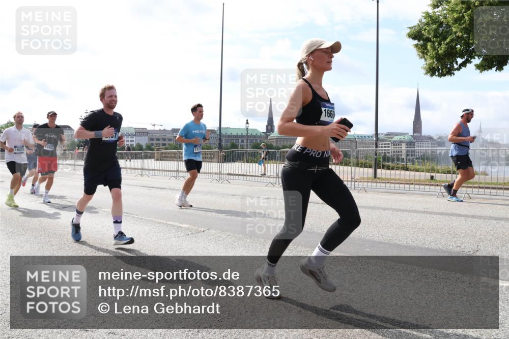29.06.2025 - hella hamburg halbmarathon Lena Gebhardt http://msf.ph/oto/8387365 29.06.2025 10:15:55 Lombardsbrücke 1660, 11774, 12427, 16020, 1156, 1308, 1440, 1651, 2071, 2076, 2110, 2165, 2436, 2803, 2989, 3167, 3417, 4007, 4466, 4492, 4494, 4828, 5046, 5069, 5423, 5739, 6376, 6576, 7897, 7941, 7942, 8169, 8274, 8554, 8746, 8885, 9192, 9601, 9657, 9675, 9784, 9802, 10107, 10108, 10292, 10608, 10775, 10844, 10990, 11113, 11303, 11478, 11774, 11783, 11818, 12427, 12469, 12521, 13179, 13197, 13818, 13951, 14413, 14423, 14550, 14552, 15307 meine-sportfotos.de