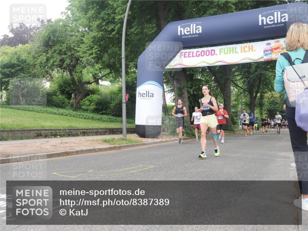 29.06.2025 - hella hamburg halbmarathon KatJ http://msf.ph/oto/8387389 29.06.2025 10:26:10 Zwischen KM18-KM19 2404, 6047, 6123, 7310 meine-sportfotos.de