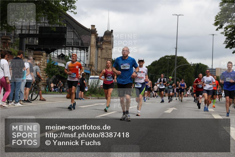 29.06.2025 - hella hamburg halbmarathon Yannick Fuchs http://msf.ph/oto/8387418 29.06.2025 10:55:32 20KM 2086, 2391, 2591, 3400, 4068, 5613, 5839, 5870, 6391, 7033, 7049, 7757, 8364, 8531, 8590, 9071, 9453, 9752, 9932, 10031, 10177, 10746, 10882, 11465, 11515, 12125, 12377, 12787, 13064, 13086, 13491, 13558, 13699, 14605, 14628, 15008, 15520, 15733, 16128, 16145, 16614, 17670 meine-sportfotos.de