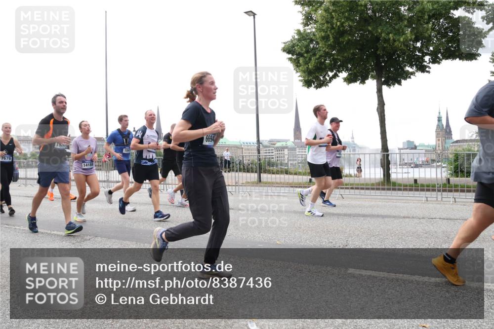 29.06.2025 - hella hamburg halbmarathon Lena Gebhardt http://msf.ph/oto/8387436 29.06.2025 10:49:49 Lombardsbrücke 7679, 1924, 14184, 1041, 6694, 1040, 1041, 1487, 1511, 1625, 1805, 1888, 2212, 2466, 2527, 2668, 2862, 2997, 3183, 3383, 3943, 4090, 4589, 4769, 4870, 5076, 5106, 5552, 5694, 5749, 5751, 6191, 6694, 7301, 7305, 7339, 7366, 7650, 7679, 8065, 8254, 9015, 9162, 9261, 9940, 10333, 10403, 10683, 10704, 11030, 11558, 11631, 11760, 12124, 12388, 13309, 13381, 13744, 13764, 14505, 14545, 14692, 15626 meine-sportfotos.de