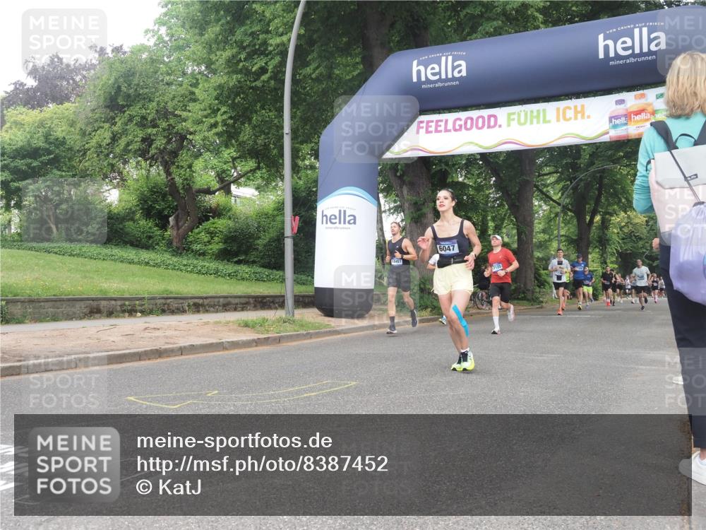 29.06.2025 - hella hamburg halbmarathon KatJ http://msf.ph/oto/8387452 29.06.2025 10:26:11 Zwischen KM18-KM19 6047, 6123, 7310 meine-sportfotos.de