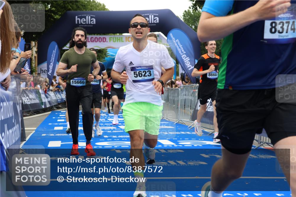 29.06.2025 - hella hamburg halbmarathon Strokosch-Dieckow http://msf.ph/oto/8387572 29.06.2025 10:45:35 Ziel 2138, 2415, 5623, 6071, 6711, 6831, 8374, 8668, 11291, 11495, 12154, 14062, 14764, 15666, 16725, 17332, 17674, 18862, 18878 meine-sportfotos.de