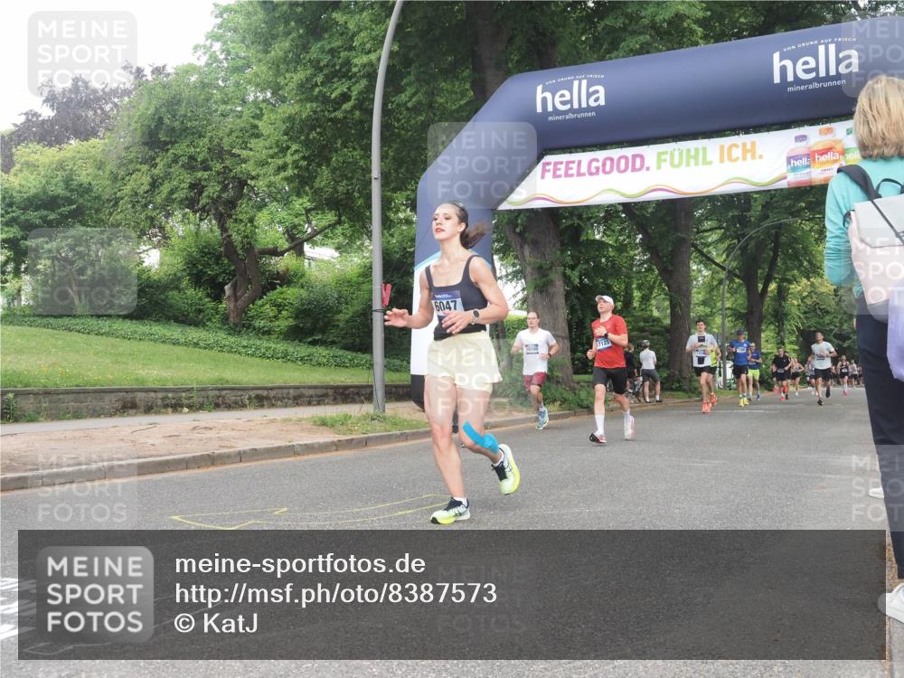 29.06.2025 - hella hamburg halbmarathon KatJ http://msf.ph/oto/8387573 29.06.2025 10:26:11 Zwischen KM18-KM19 6047, 6123, 7310 meine-sportfotos.de