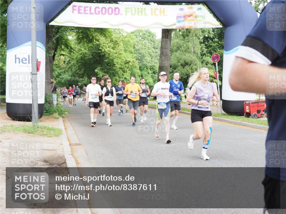 29.06.2025 - hella hamburg halbmarathon MichiJ http://msf.ph/oto/8387611 29.06.2025 10:47:59 Zwischen KM18-KM19 3400, 3740, 5602, 5603, 5708, 6580, 7006, 7757, 8807, 9932, 11515, 13558, 15897, 16614, 17181, 17894, 18808 meine-sportfotos.de