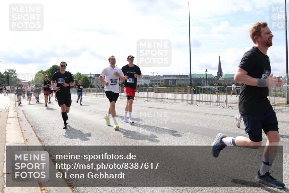 29.06.2025 - hella hamburg halbmarathon Lena Gebhardt http://msf.ph/oto/8387617 29.06.2025 10:15:56 Lombardsbrücke 16348, 16020, 12427, 1156, 1308, 1440, 1651, 2071, 2076, 2110, 2165, 2436, 2803, 2835, 2989, 3167, 3417, 4007, 4466, 4492, 4494, 4828, 5046, 5069, 5423, 5739, 6376, 6576, 7897, 7941, 7942, 8169, 8274, 8554, 8746, 8885, 9192, 9601, 9657, 9675, 9784, 9802, 10107, 10108, 10292, 10608, 10775, 10844, 10990, 11113, 11303, 11478, 11774, 11783, 11818, 12427, 12469, 13179, 13818, 13951, 14413, 14423, 14550, 14552, 15307 meine-sportfotos.de