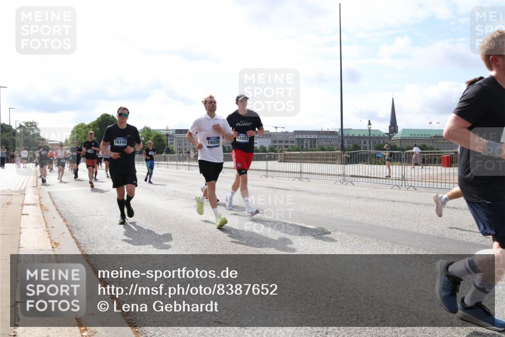 29.06.2025 - hella hamburg halbmarathon Lena Gebhardt http://msf.ph/oto/8387652 29.06.2025 10:15:56 Lombardsbrücke 16348, 16020, 12427, 1156, 1308, 1440, 1651, 2071, 2076, 2110, 2165, 2436, 2803, 2835, 2989, 3167, 3417, 4007, 4466, 4492, 4494, 4828, 5046, 5069, 5423, 5739, 6376, 6576, 7897, 7941, 7942, 8169, 8274, 8554, 8746, 8885, 9192, 9601, 9657, 9675, 9784, 9802, 10107, 10108, 10292, 10608, 10775, 10844, 10990, 11113, 11303, 11478, 11774, 11783, 11818, 12427, 12469, 13179, 13818, 13951, 14413, 14423, 14550, 14552, 15307 meine-sportfotos.de