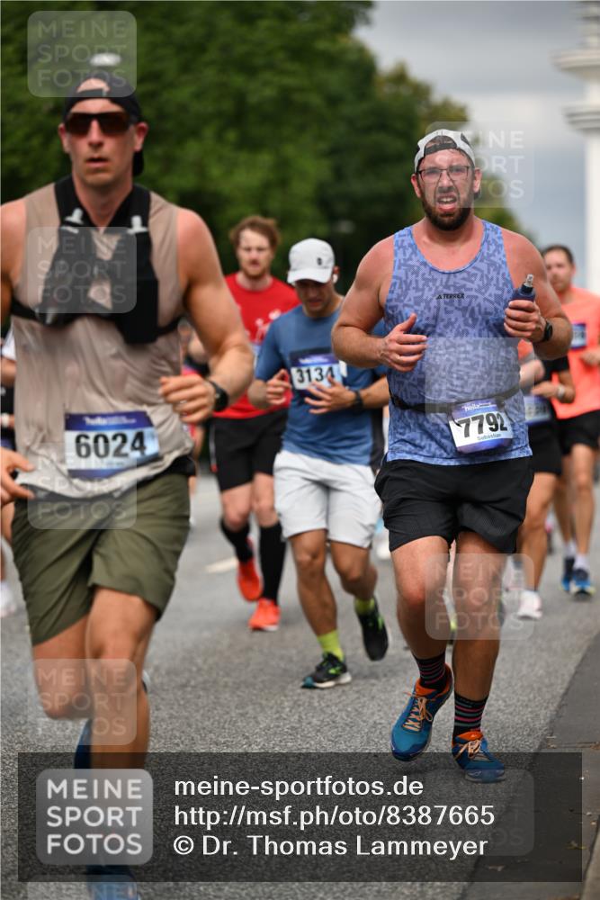 29.06.2025 - hella hamburg halbmarathon Dr. Thomas Lammeyer http://msf.ph/oto/8387665 29.06.2025 10:20:36 Kennedybrücke 1244, 1599, 1602, 2165, 2347, 2803, 2912, 3023, 3030, 3088, 3134, 3156, 3176, 3484, 3648, 3687, 4478, 4637, 5036, 6024, 6742, 6935, 7158, 7358, 7753, 7792, 7924, 7928, 8263, 8295, 8317, 8597, 8619, 8645, 8707, 8847, 8857, 9091, 9332, 9492, 9628, 9664, 9676, 9802, 9810, 9891, 10076, 10107, 10139, 10141, 10183, 10575, 11236, 11344, 11345, 11428 meine-sportfotos.de