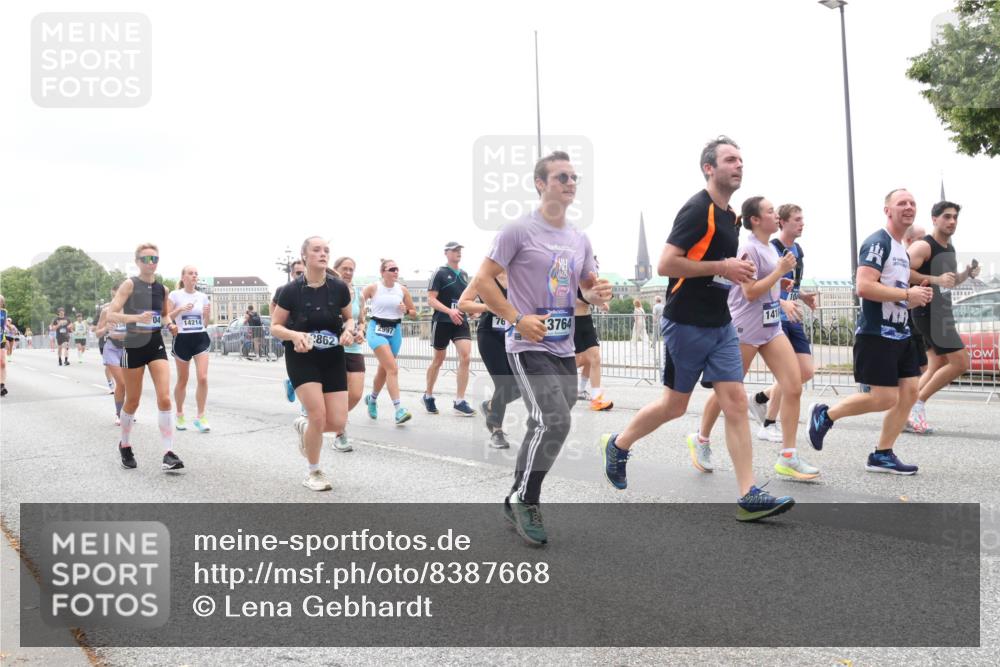 29.06.2025 - hella hamburg halbmarathon Lena Gebhardt http://msf.ph/oto/8387668 29.06.2025 10:49:50 Lombardsbrücke 04, 14214, 862, 2997, 3764, 1418, 1040, 1041, 1487, 1511, 1625, 1805, 1888, 2212, 2466, 2668, 2862, 2997, 3183, 3383, 3943, 4090, 4769, 4870, 5076, 5106, 5552, 5694, 5749, 5751, 6191, 6694, 7301, 7305, 7339, 7366, 7650, 7679, 8065, 8254, 9015, 9162, 9261, 9940, 10333, 10403, 10683, 10704, 11030, 11558, 11631, 11760, 12124, 12388, 13309, 13381, 13744, 13764, 14505, 14545, 14692, 15626 meine-sportfotos.de