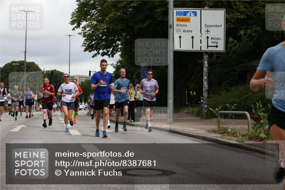 29.06.2025 - hella hamburg halbmarathon Yannick Fuchs http://msf.ph/oto/8387681 29.06.2025 10:55:33 20KM 2086, 2391, 2591, 3400, 4068, 5613, 5839, 5870, 6391, 7033, 7049, 7757, 8364, 8531, 8590, 9453, 9752, 9932, 10031, 10177, 10746, 10882, 11465, 11515, 12125, 12787, 13064, 13086, 13491, 13558, 13699, 14605, 14628, 15008, 15520, 15733, 16128, 16145, 16614, 17670 meine-sportfotos.de