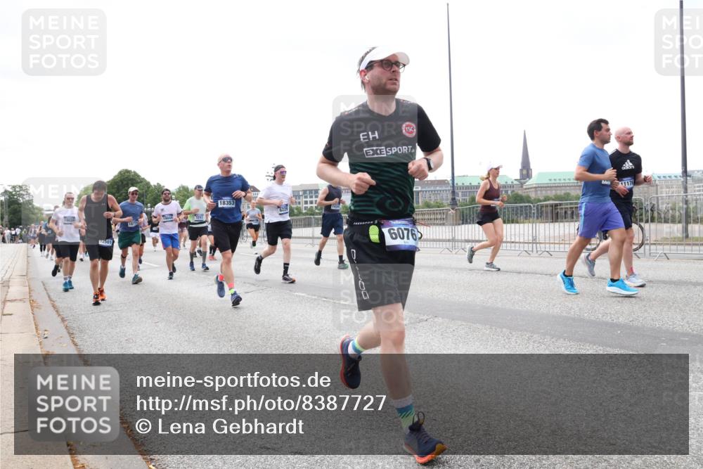 29.06.2025 - hella hamburg halbmarathon Lena Gebhardt http://msf.ph/oto/8387727 29.06.2025 10:40:35 Lombardsbrücke 19026, 12501, 18717, 1904, 18353, 6229, 6076, 11176, 1018, 1037, 1075, 1323, 2019, 2042, 2109, 2173, 2206, 2254, 2299, 2515, 2572, 2762, 2763, 2858, 3121, 3237, 3293, 3295, 3306, 3432, 3515, 3607, 3694, 3808, 3810, 4044, 4173, 4271, 4411, 4530, 4612, 4756, 4906, 4972, 5059, 5113, 5263, 5351, 5352, 5702, 5753, 5975, 6076, 6163, 6229, 6278, 6280, 6289, 6363, 6463, 6548, 6673, 6866, 6876, 6920, 7108, 7174, 7293, 7675, 7850, 7956, 8053, 8054, 8307, 8378, 8391, 8429, 8430 meine-sportfotos.de