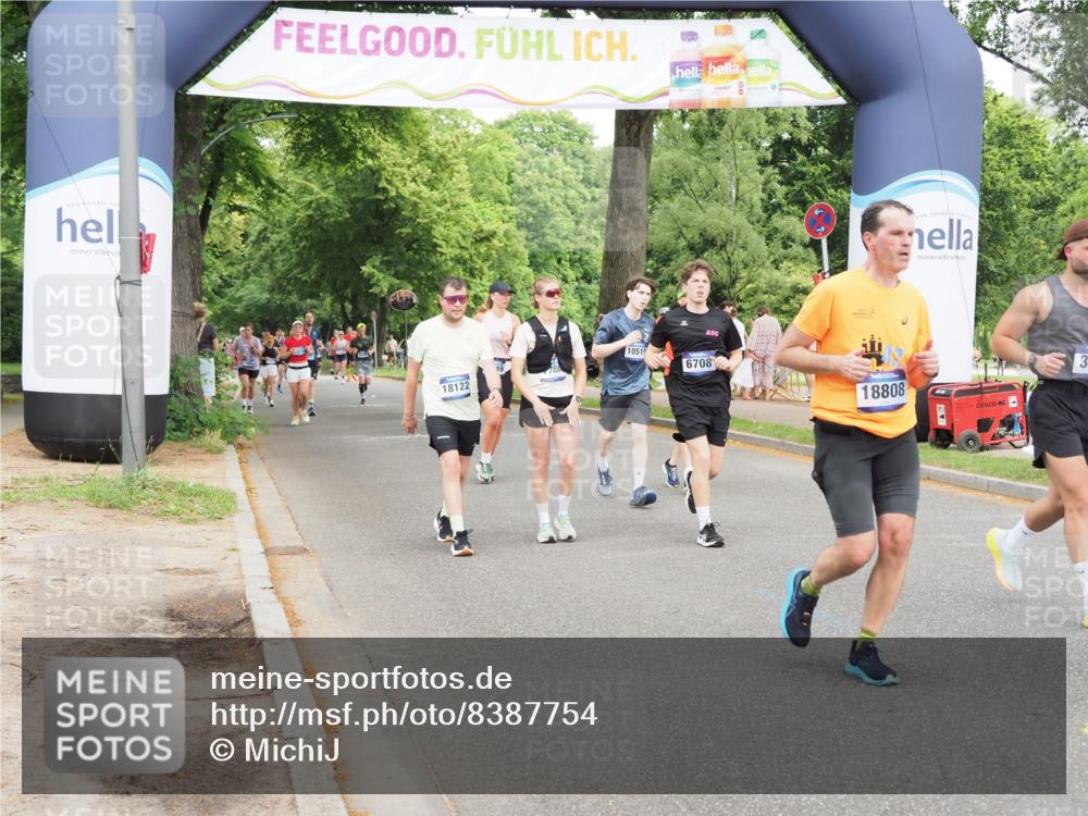 29.06.2025 - hella hamburg halbmarathon MichiJ http://msf.ph/oto/8387754 29.06.2025 10:48:02 Zwischen KM18-KM19 3400, 5602, 5603, 6708, 7757, 8807, 10295, 10519, 13558, 15897, 17181, 17894, 18122, 18808 meine-sportfotos.de