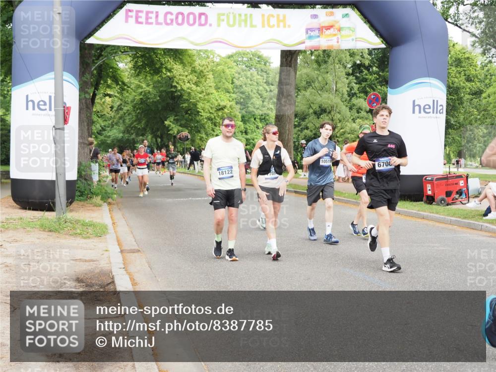 29.06.2025 - hella hamburg halbmarathon MichiJ http://msf.ph/oto/8387785 29.06.2025 10:48:03 Zwischen KM18-KM19 3400, 6708, 7049, 8807, 10295, 10519, 13558, 15897, 17181, 17894, 18122, 18808 meine-sportfotos.de