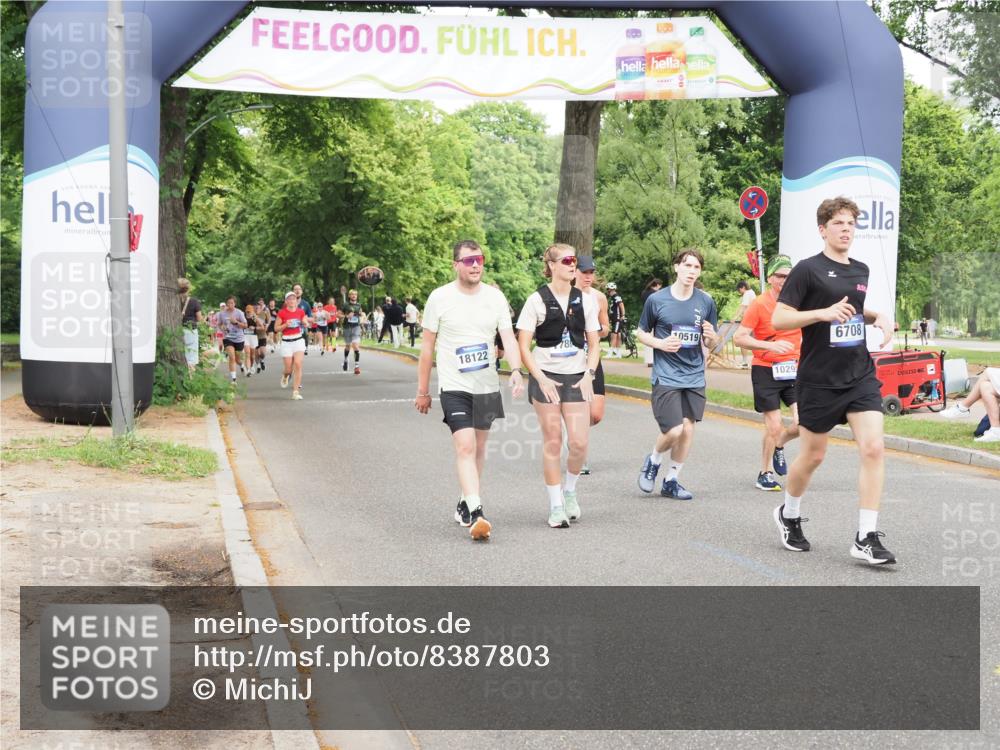 29.06.2025 - hella hamburg halbmarathon MichiJ http://msf.ph/oto/8387803 29.06.2025 10:48:03 Zwischen KM18-KM19 3400, 6708, 7049, 8807, 10295, 10519, 13558, 15897, 17181, 17894, 18122, 18808 meine-sportfotos.de