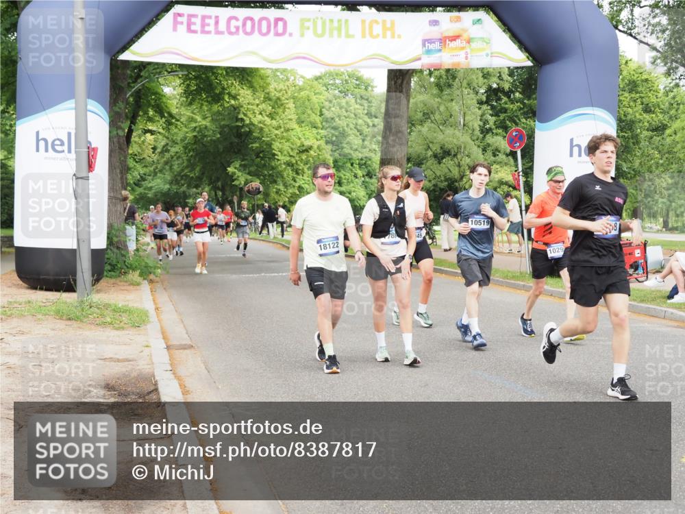 29.06.2025 - hella hamburg halbmarathon MichiJ http://msf.ph/oto/8387817 29.06.2025 10:48:03 Zwischen KM18-KM19 3400, 6708, 7049, 8807, 10295, 10519, 13558, 15897, 17181, 17894, 18122, 18808 meine-sportfotos.de