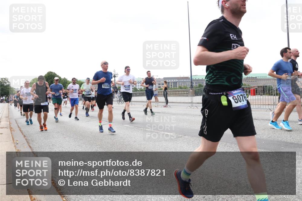 29.06.2025 - hella hamburg halbmarathon Lena Gebhardt http://msf.ph/oto/8387821 29.06.2025 10:40:35 Lombardsbrücke 19026, 12501, 18771, 18353, 6229, 14341, 3293, 6076, 592, 1018, 1037, 1075, 1323, 2019, 2042, 2109, 2173, 2206, 2254, 2299, 2515, 2572, 2762, 2763, 2858, 3121, 3237, 3293, 3295, 3306, 3432, 3515, 3607, 3694, 3808, 3810, 4044, 4173, 4271, 4411, 4530, 4612, 4756, 4906, 4972, 5059, 5113, 5263, 5351, 5352, 5702, 5753, 5975, 6076, 6163, 6229, 6278, 6280, 6289, 6363, 6463, 6548, 6673, 6866, 6876, 6920, 7108, 7174, 7293, 7675, 7850, 7956, 8053, 8054, 8307, 8378, 8391, 8429, 8430 meine-sportfotos.de