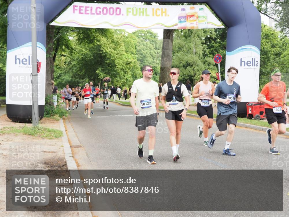 29.06.2025 - hella hamburg halbmarathon MichiJ http://msf.ph/oto/8387846 29.06.2025 10:48:03 Zwischen KM18-KM19 3400, 6708, 7049, 8807, 10295, 10519, 13558, 15897, 17181, 17894, 18122, 18808 meine-sportfotos.de