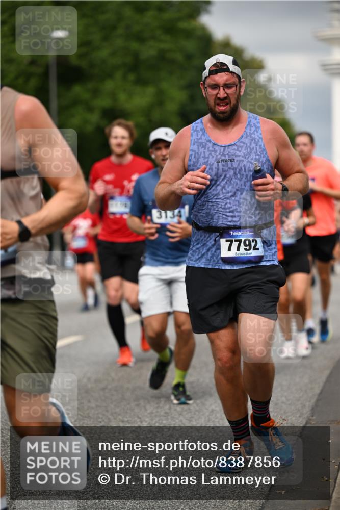 29.06.2025 - hella hamburg halbmarathon Dr. Thomas Lammeyer http://msf.ph/oto/8387856 29.06.2025 10:20:37 Kennedybrücke 1244, 1599, 1602, 1825, 2165, 2347, 2803, 2912, 3023, 3030, 3088, 3134, 3156, 3176, 3484, 3648, 3687, 4478, 4637, 5036, 6024, 6742, 6935, 7158, 7358, 7753, 7792, 7924, 7928, 8263, 8295, 8317, 8597, 8619, 8645, 8707, 8847, 8857, 9091, 9332, 9492, 9628, 9664, 9676, 9810, 9891, 10076, 10139, 10141, 10575, 11236, 11344, 11345, 11410, 11428 meine-sportfotos.de