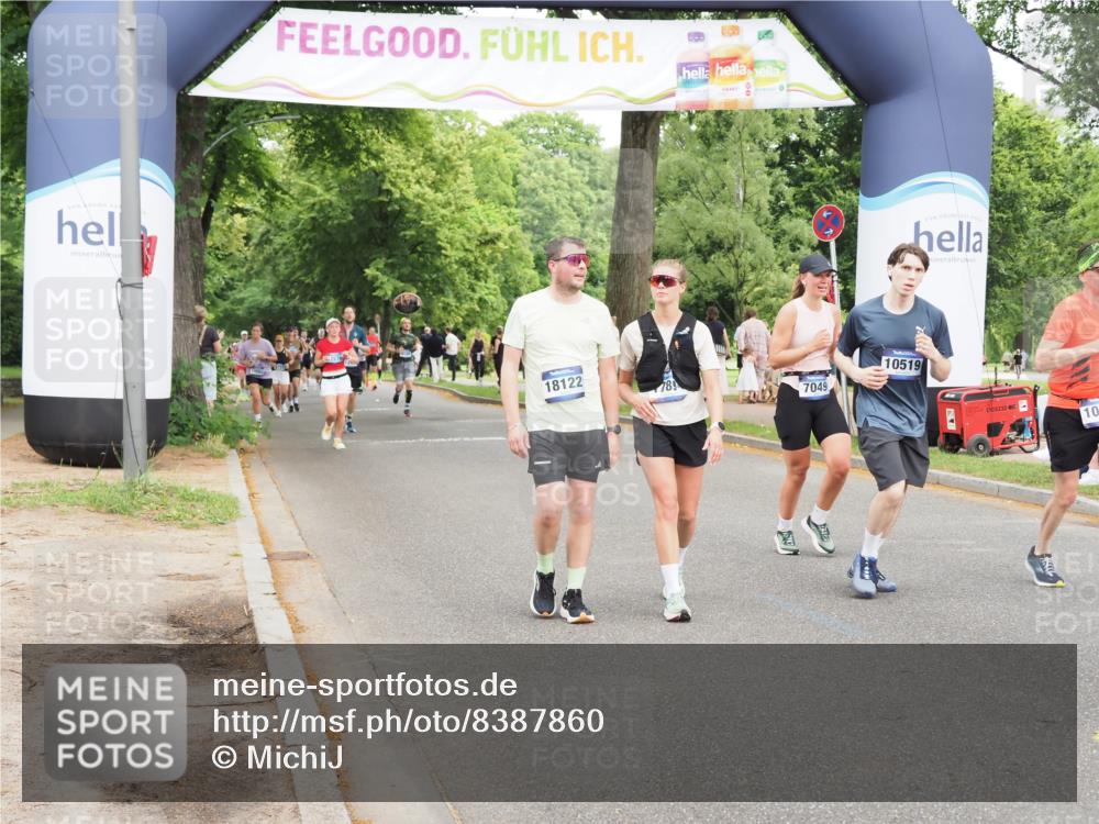 29.06.2025 - hella hamburg halbmarathon MichiJ http://msf.ph/oto/8387860 29.06.2025 10:48:04 Zwischen KM18-KM19 3400, 6708, 7049, 8807, 10295, 10519, 13558, 15008, 17181, 17894, 18122, 18808 meine-sportfotos.de