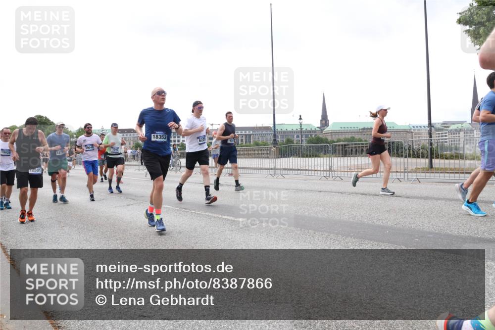 29.06.2025 - hella hamburg halbmarathon Lena Gebhardt http://msf.ph/oto/8387866 29.06.2025 10:40:35 Lombardsbrücke 19026, 2501, 1877, 19048, 3293, 18353, 6229, 14341, 1018, 1037, 1075, 1323, 2019, 2042, 2109, 2173, 2206, 2254, 2299, 2515, 2572, 2762, 2763, 2858, 3121, 3237, 3293, 3295, 3306, 3432, 3515, 3607, 3694, 3808, 3810, 4044, 4173, 4271, 4411, 4530, 4612, 4756, 4906, 4972, 5059, 5113, 5263, 5351, 5352, 5702, 5753, 5975, 6076, 6163, 6229, 6278, 6280, 6289, 6363, 6463, 6548, 6673, 6866, 6876, 6920, 7108, 7174, 7293, 7675, 7850, 7956, 8053, 8054, 8307, 8378, 8391, 8429, 8430 meine-sportfotos.de